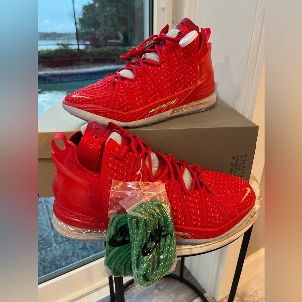Nike Lebron 18 XVIII X-Mas in LA size 12 DS